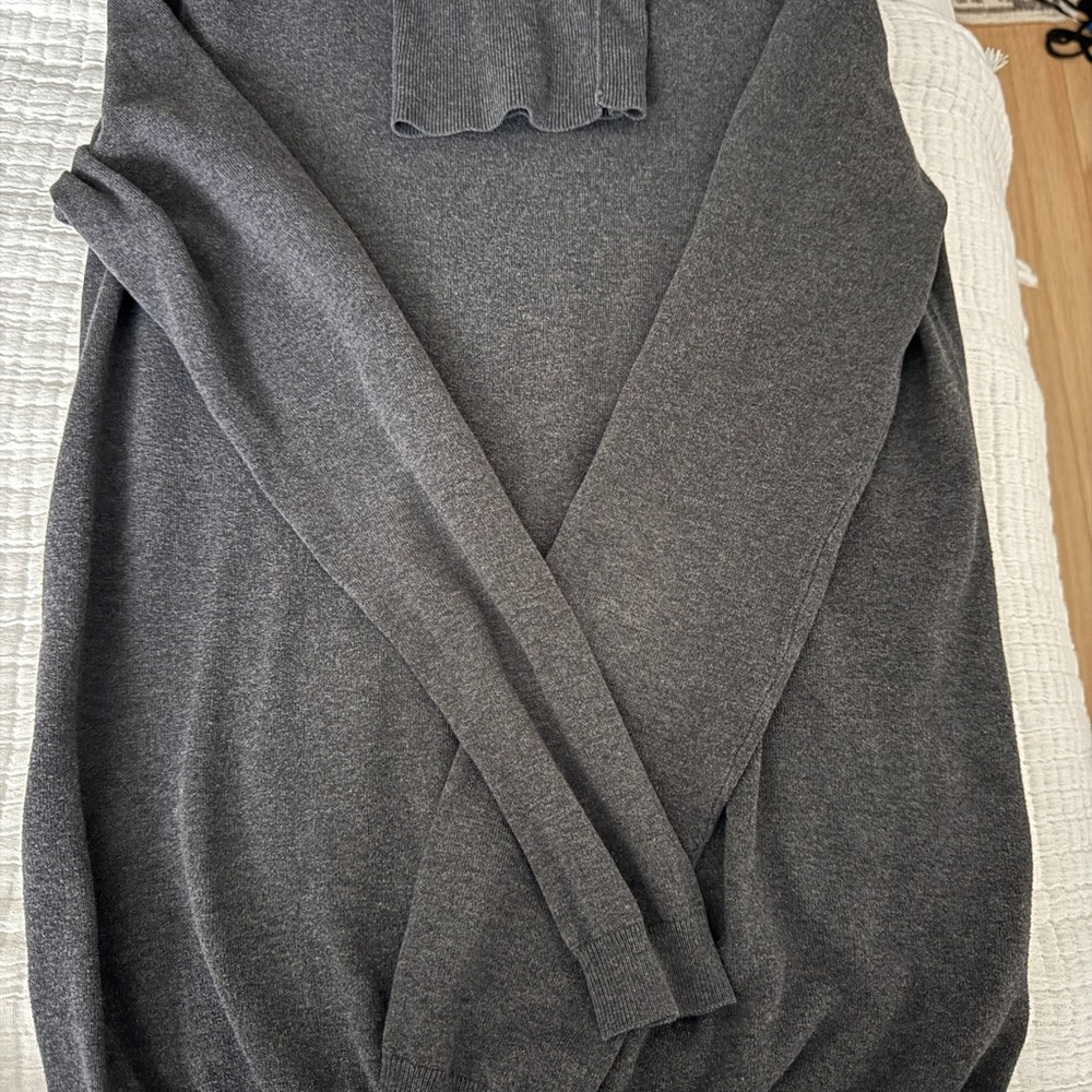 GAP Dark Gray Knit Turtleneck Sweater - size M